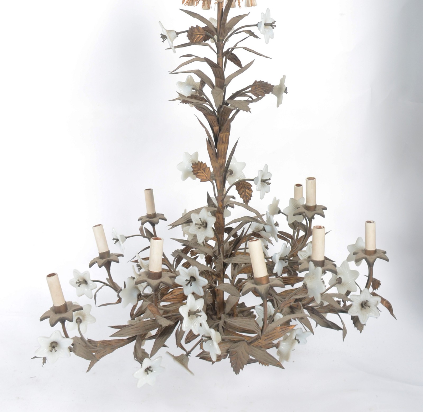 Lustre de metal dourado trabalhado em folhagens com pequenas flores... - foto 1 de 5