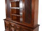 Móvel buffet de madeira nobre, estilo colonial ... - Móvel buffet de madeira nobre, estilo colonial brasileiro, parte inferior com quatro portas almofadadas e prateleiras internas. Alçada com duas ...