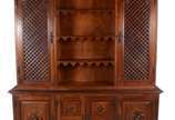 Móvel buffet de madeira nobre, estilo colonial ... - Móvel buffet de madeira nobre, estilo colonial brasileiro, parte inferior com quatro portas almofadadas e prateleiras internas. Alçada com duas ...