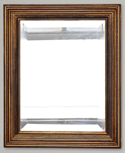 Espelho de cristal bisotado com moldura de madeira, med. ext. 56 x 47...