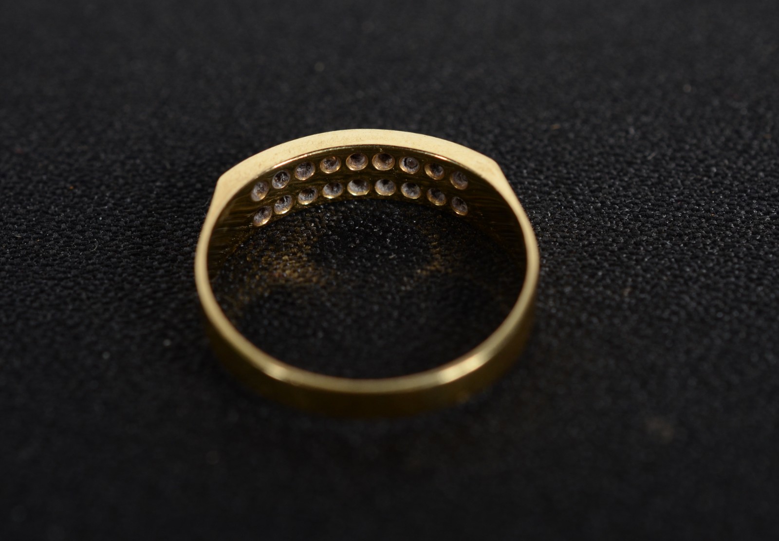 Anel de ouro 18 k, contraste 750 com 9 brilhantes e 9 rubis, aro 16... - foto 4 de 7