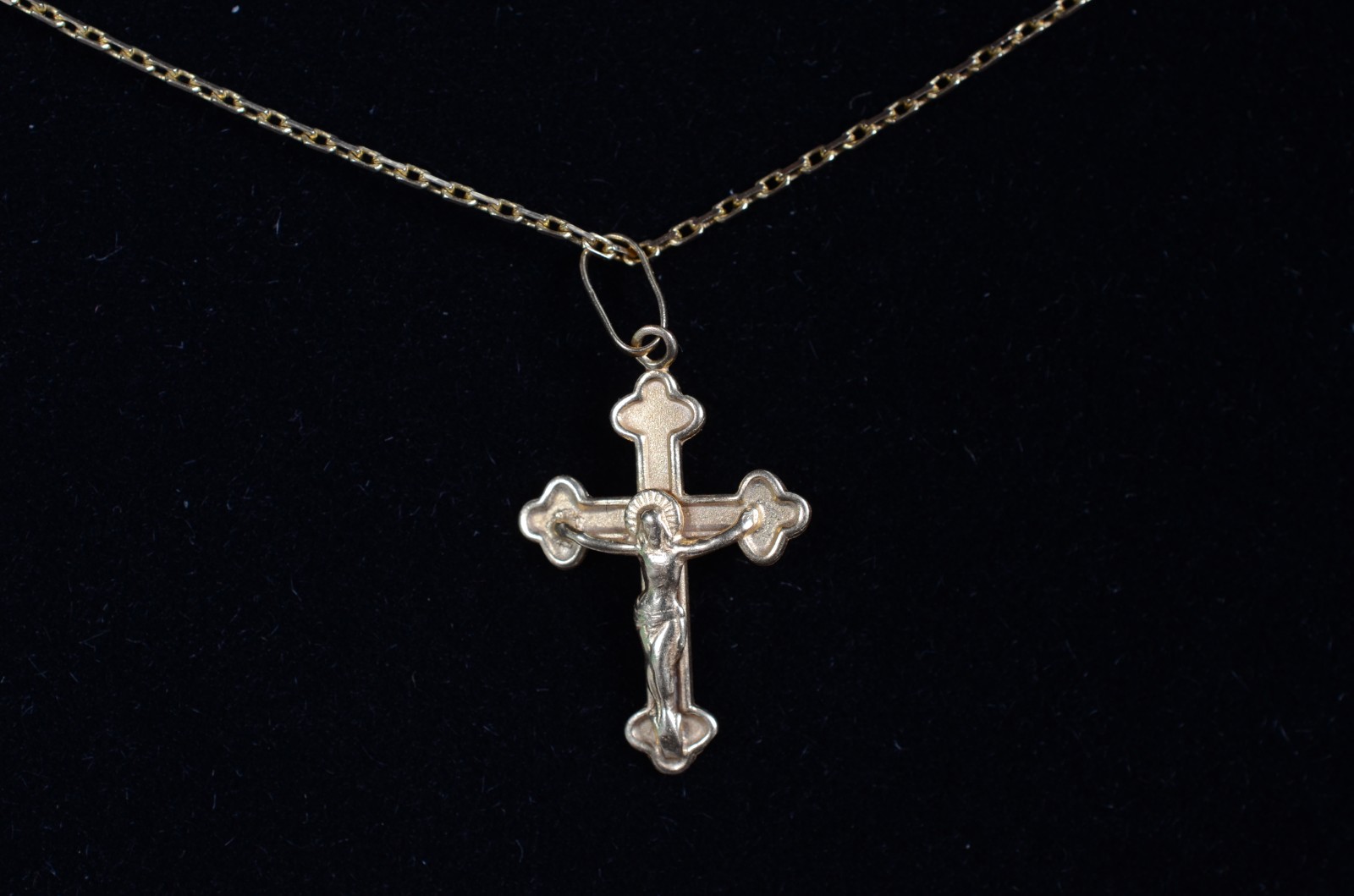 Colar de ouro 18 k, contraste 750 com crucifixo. (Por motivos de... - foto 2 de 7