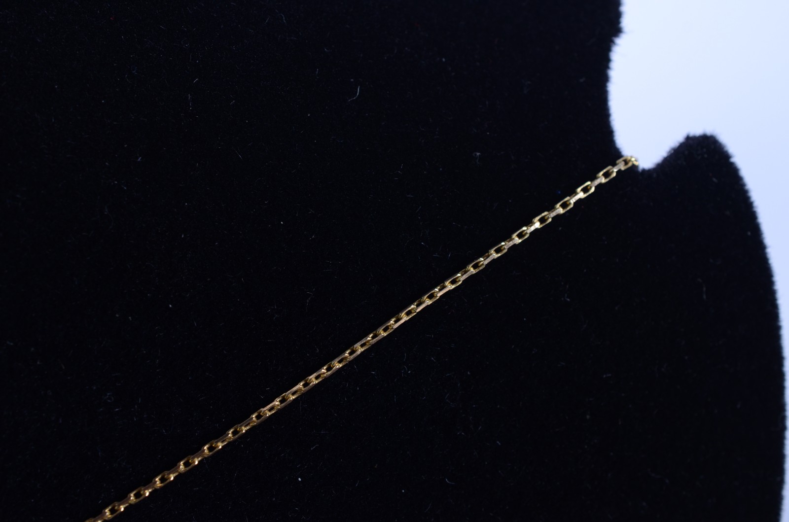 Colar de ouro 18 k, contraste 750 com crucifixo. (Por motivos de... - foto 4 de 7