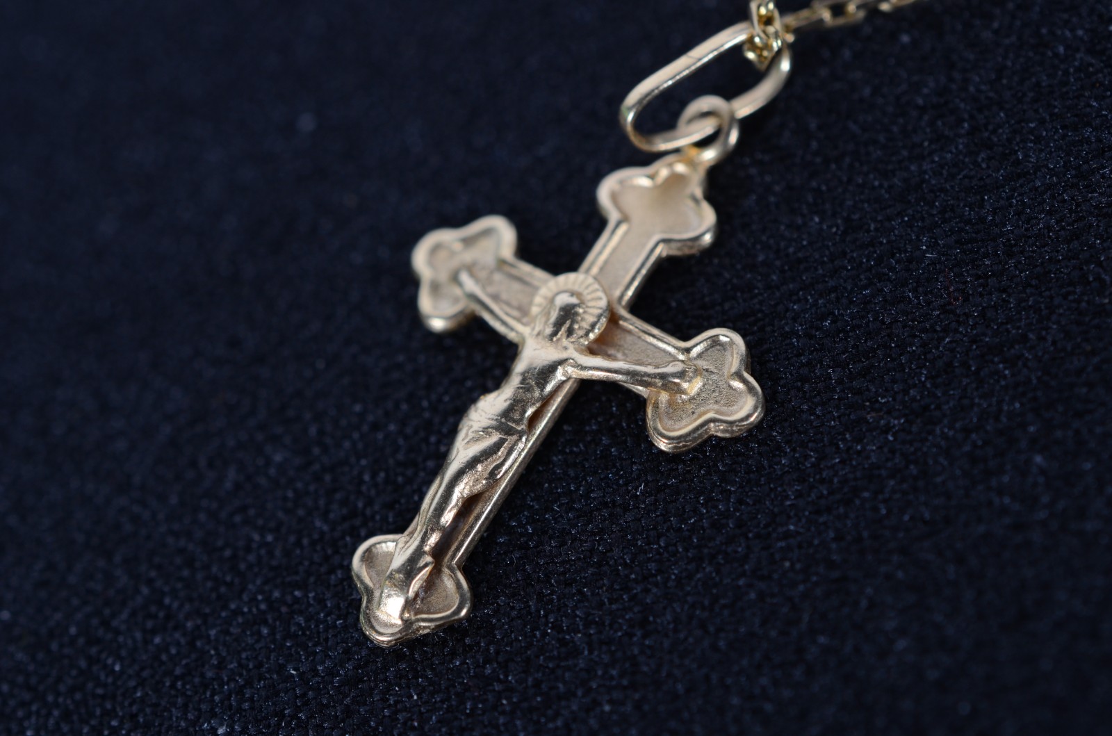 Colar de ouro 18 k, contraste 750 com crucifixo. (Por motivos de... - foto 1 de 7
