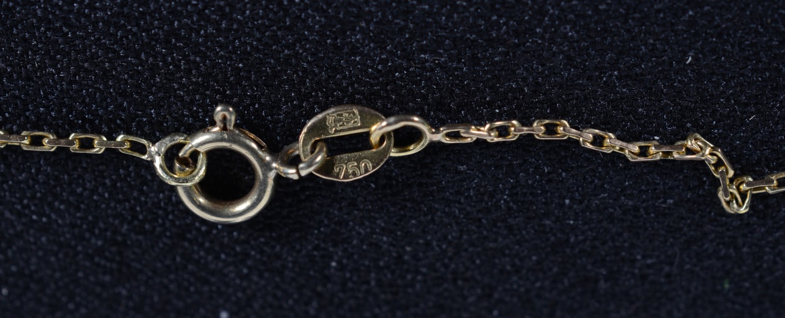 Colar de ouro 18 k, contraste 750 com crucifixo. (Por motivos de... - foto 7 de 7