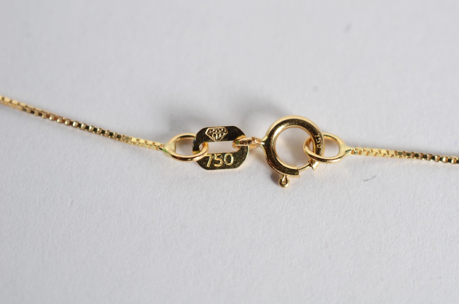 Colar de ouro 18 k., contraste 750 com pendente. (Por motivos de... - foto 6 de 8