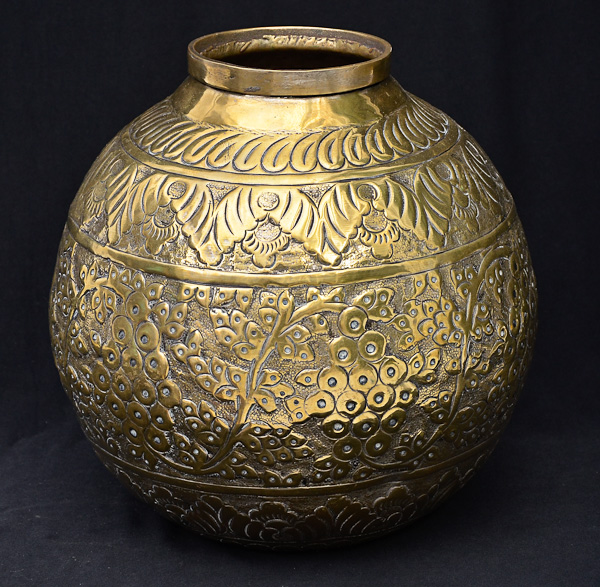 Bowl de metal dourado, alt. 26 cm.