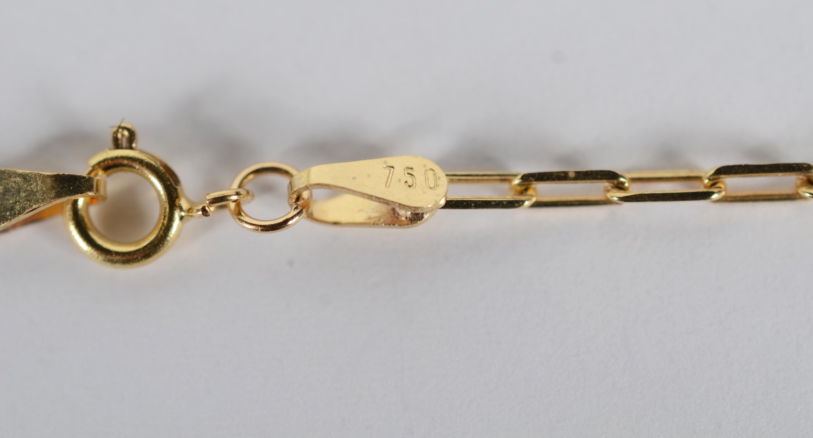Colar de ouro 18 k e ouro branco, contraste 750 com crucifixo. (Por... - foto 3 de 8