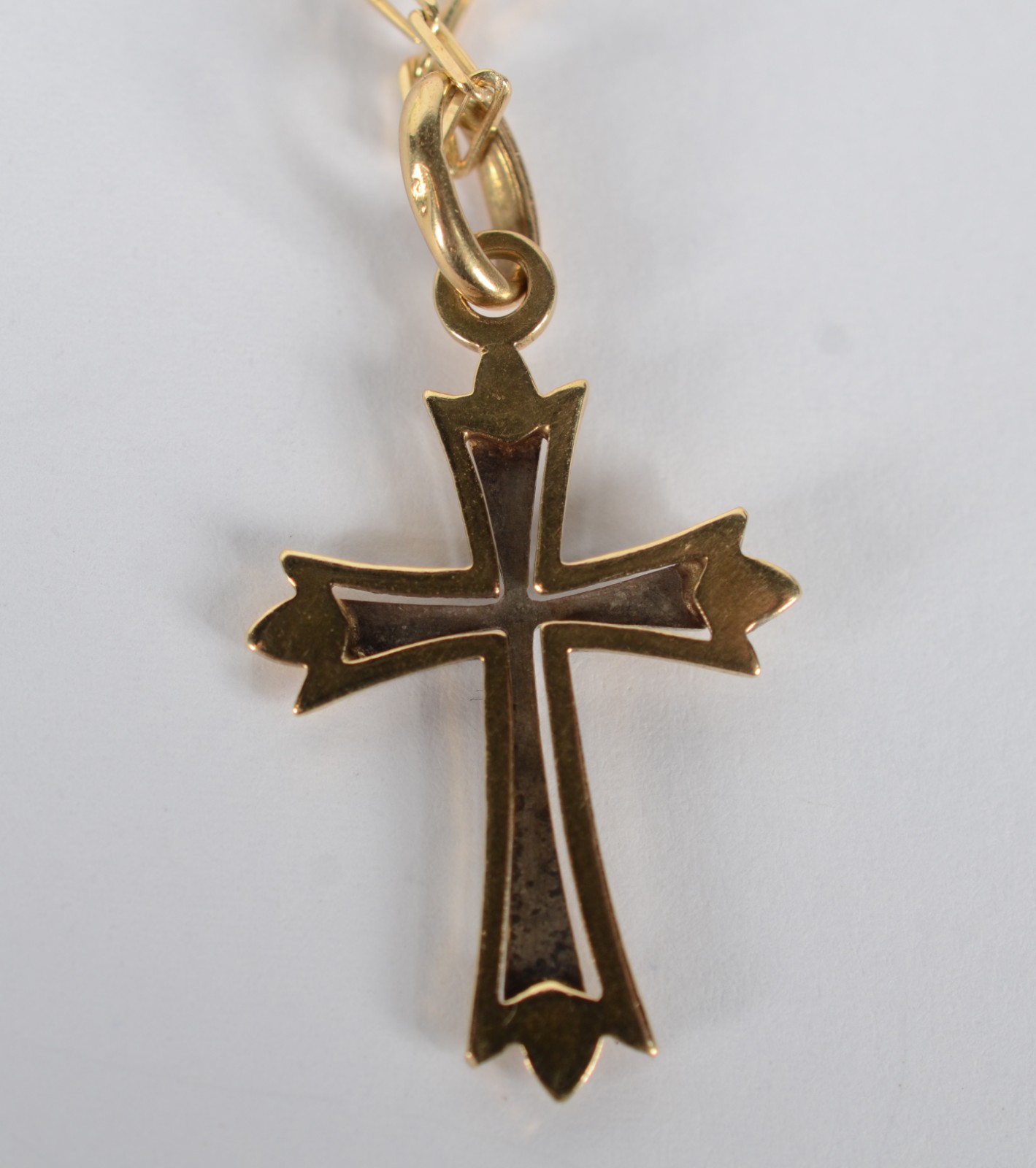 Colar de ouro 18 k e ouro branco, contraste 750 com crucifixo. (Por... - foto 5 de 8