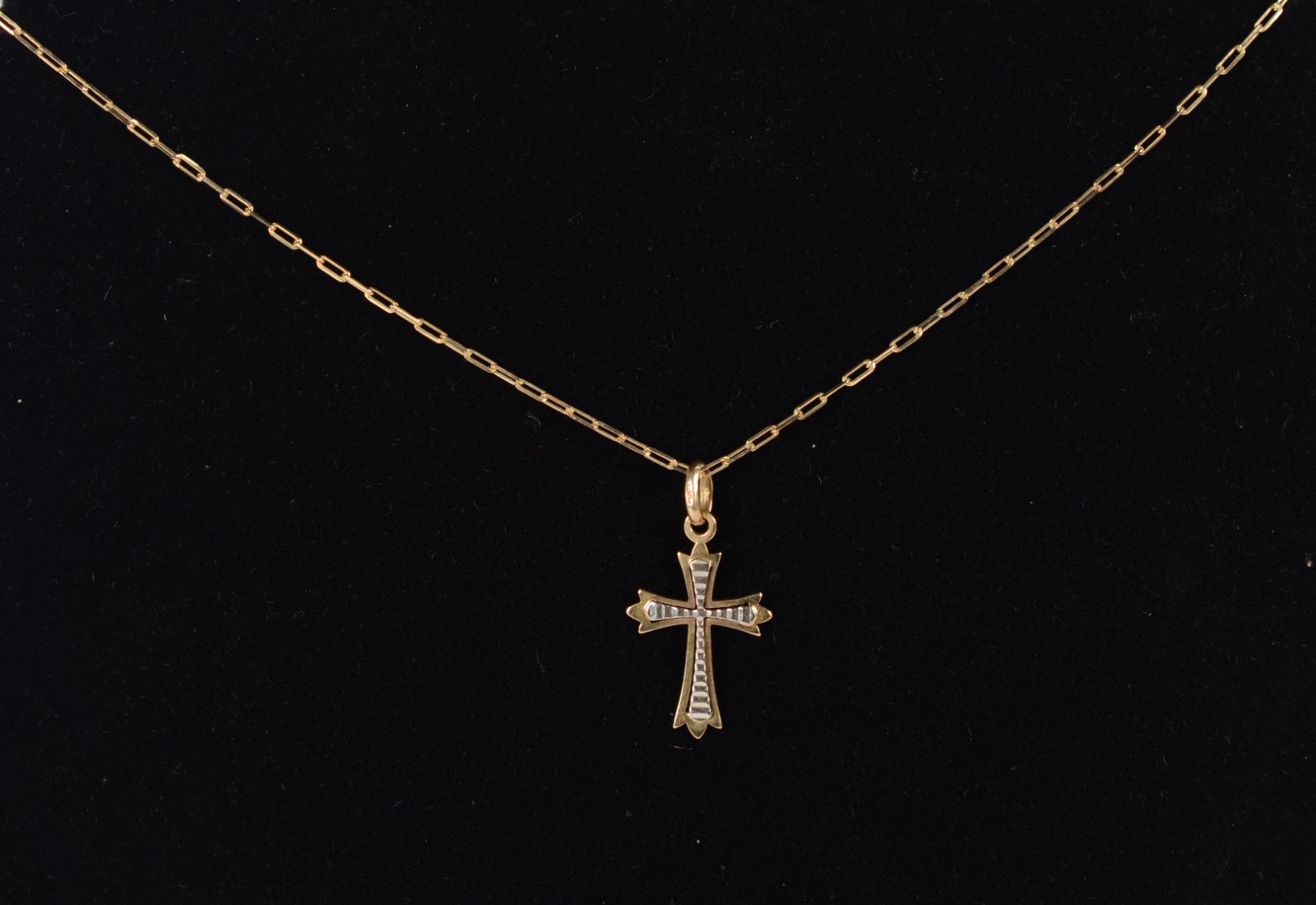 Colar de ouro 18 k e ouro branco, contraste 750 com crucifixo. (Por... - foto 6 de 8