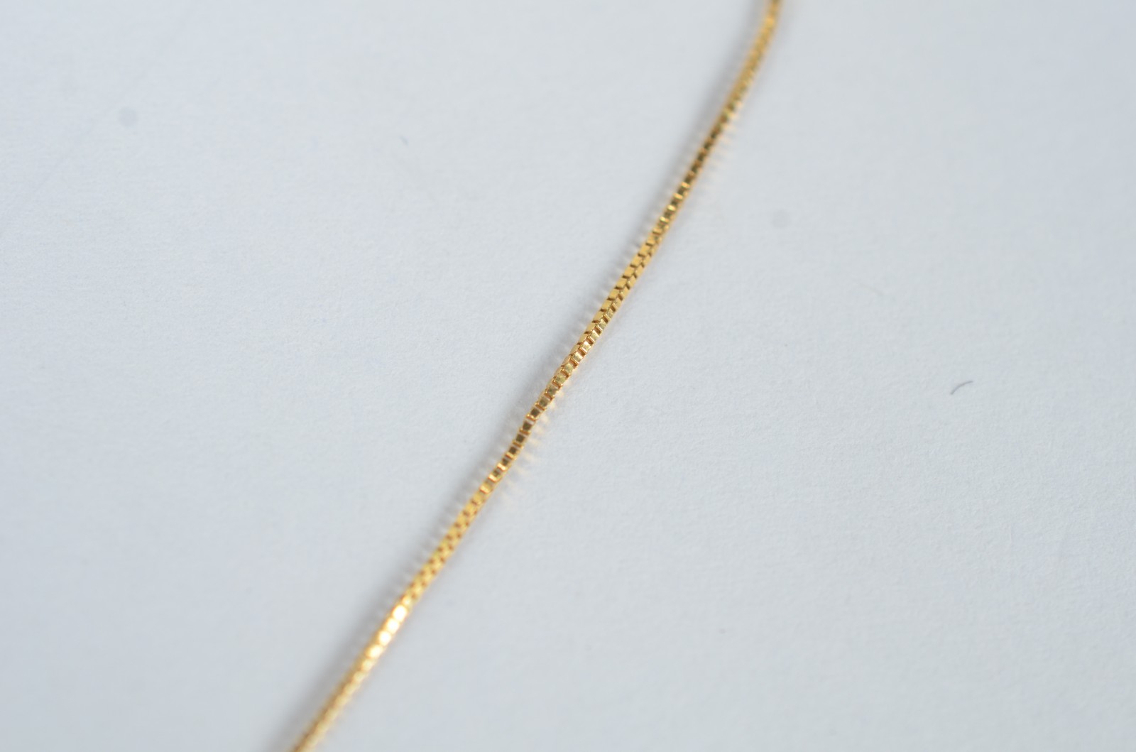 Colar de ouro 18 k., contraste 750 com pendente Sacro. (Por motivos... - foto 3 de 7
