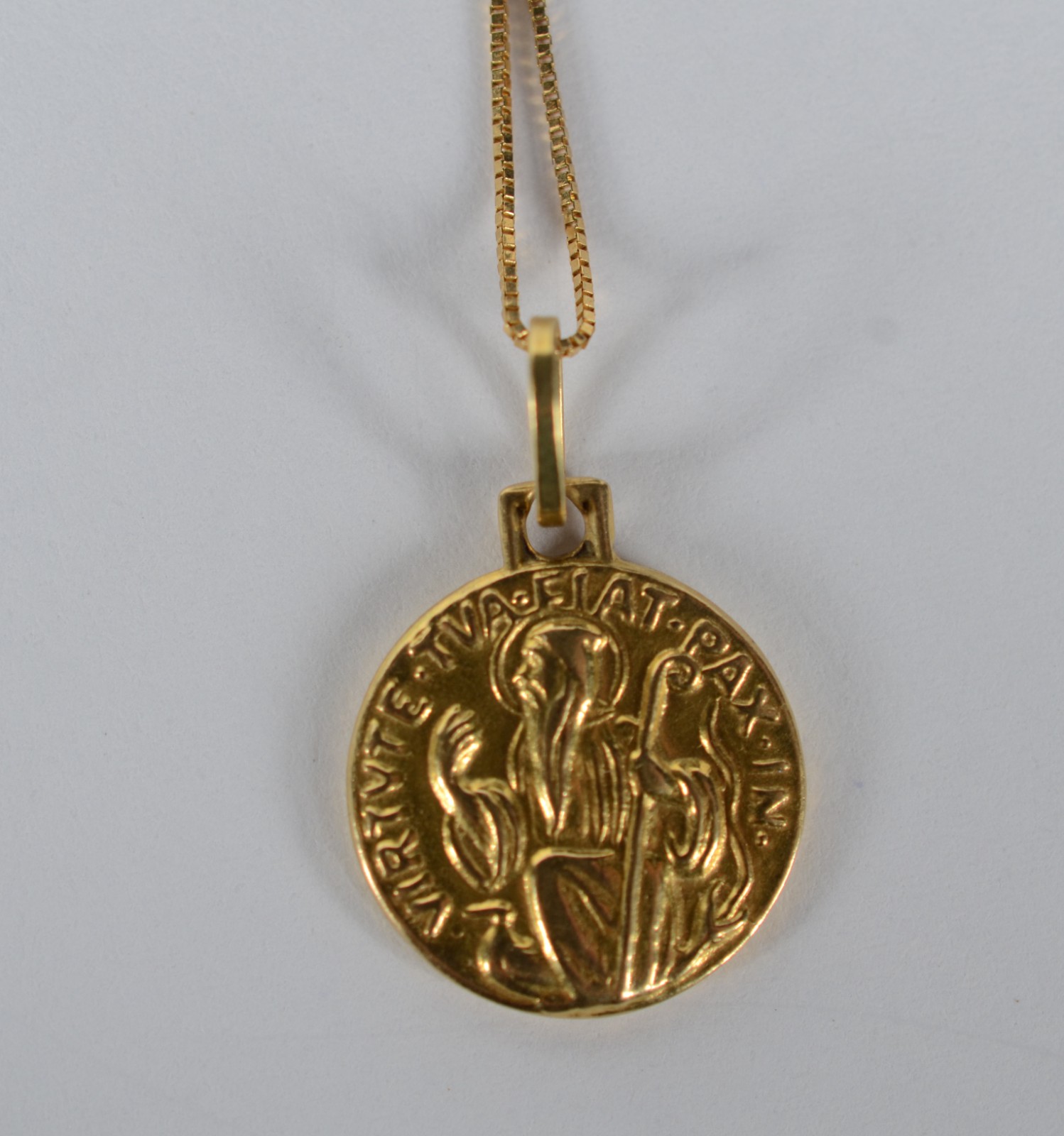 Colar de ouro 18 k., contraste 750 com pendente Sacro. (Por motivos... - foto 6 de 7