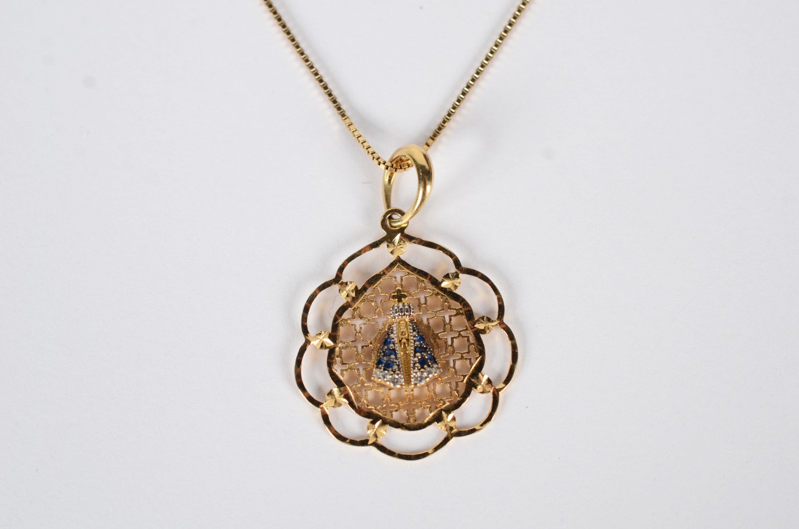 Colar de ouro 18 k., contraste 750 com pendente de Nossa Senhora com... - foto 2 de 7
