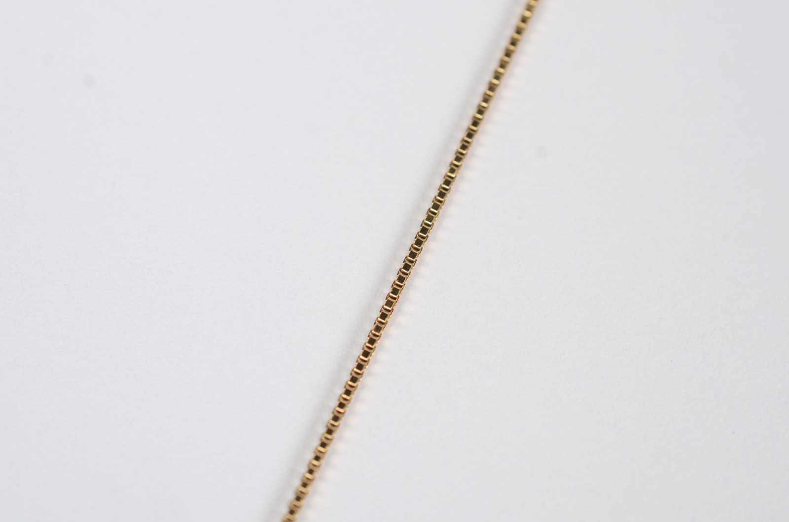 Colar de ouro 18 k., contraste 750 com pendente de Nossa Senhora com... - foto 5 de 7