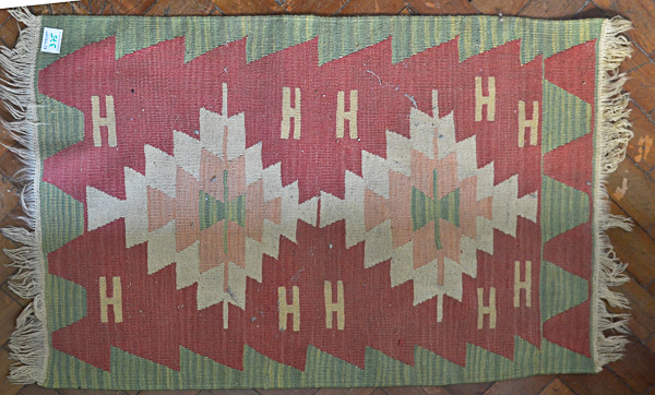 Tapete kilim med.90 x 63 cm.