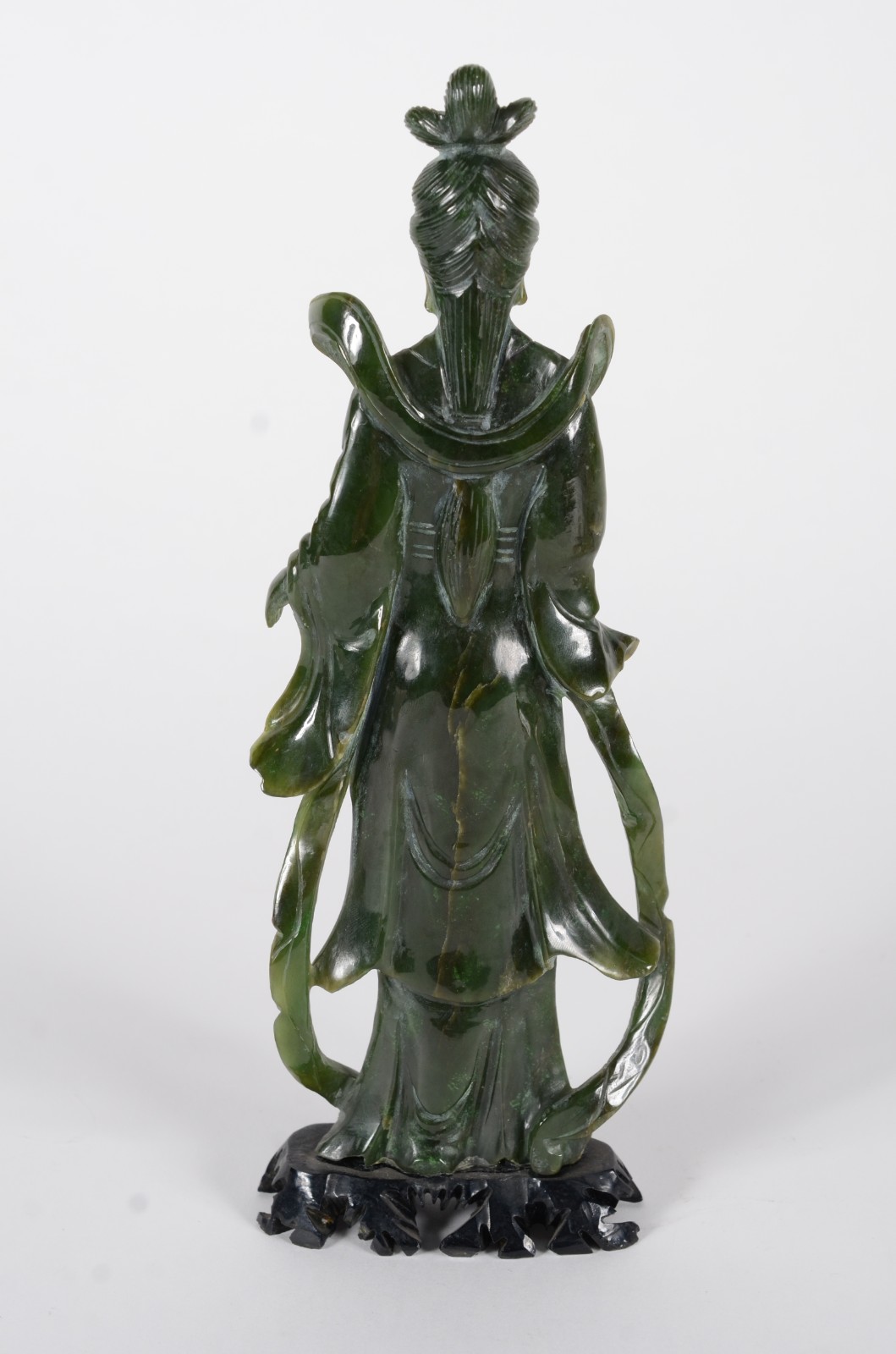 Escultura oriental representando Gueixa em pedra verde na cor de... - foto 4 de 6
