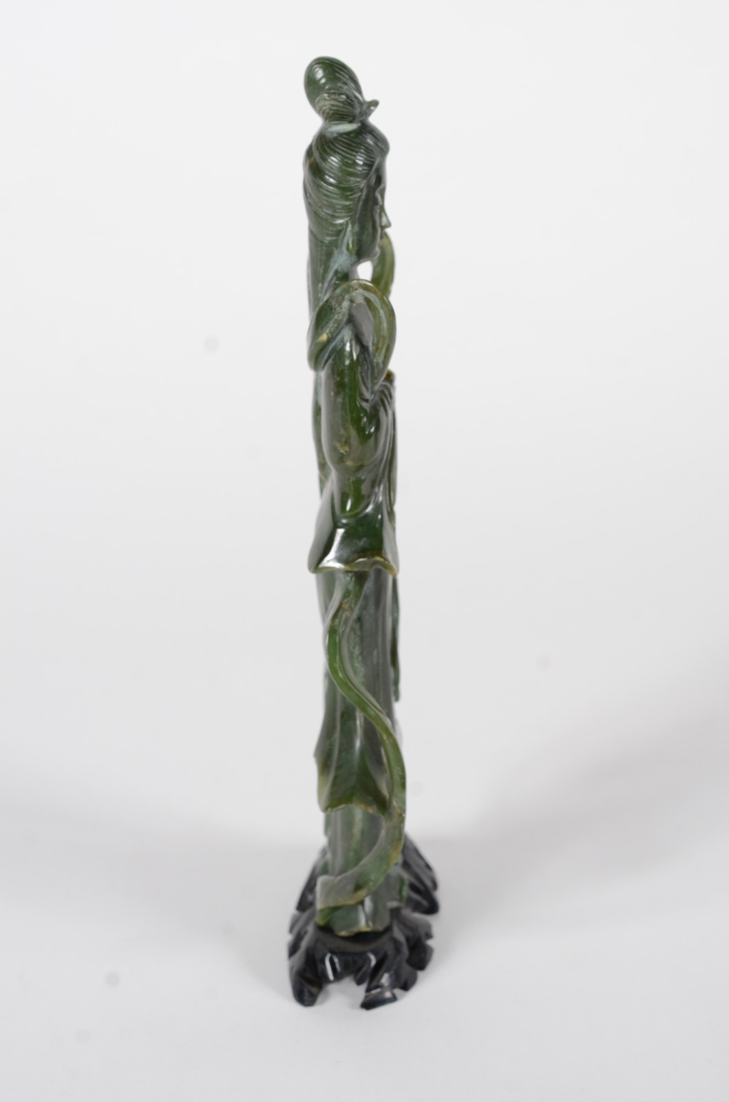 Escultura oriental representando Gueixa em pedra verde na cor de... - foto 5 de 6