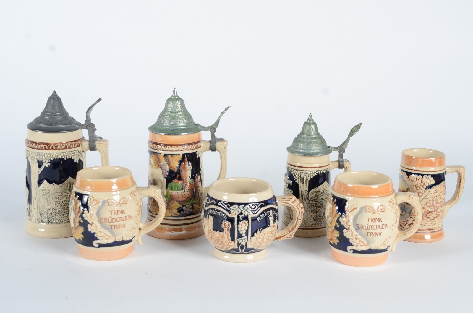 Coleção com 3 tankards com tampas de pewter e 4 canecas para cerveja... - foto 1 de 11