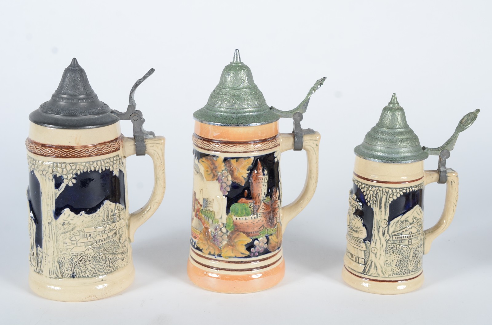Coleção com 3 tankards com tampas de pewter e 4 canecas para cerveja... - foto 2 de 11