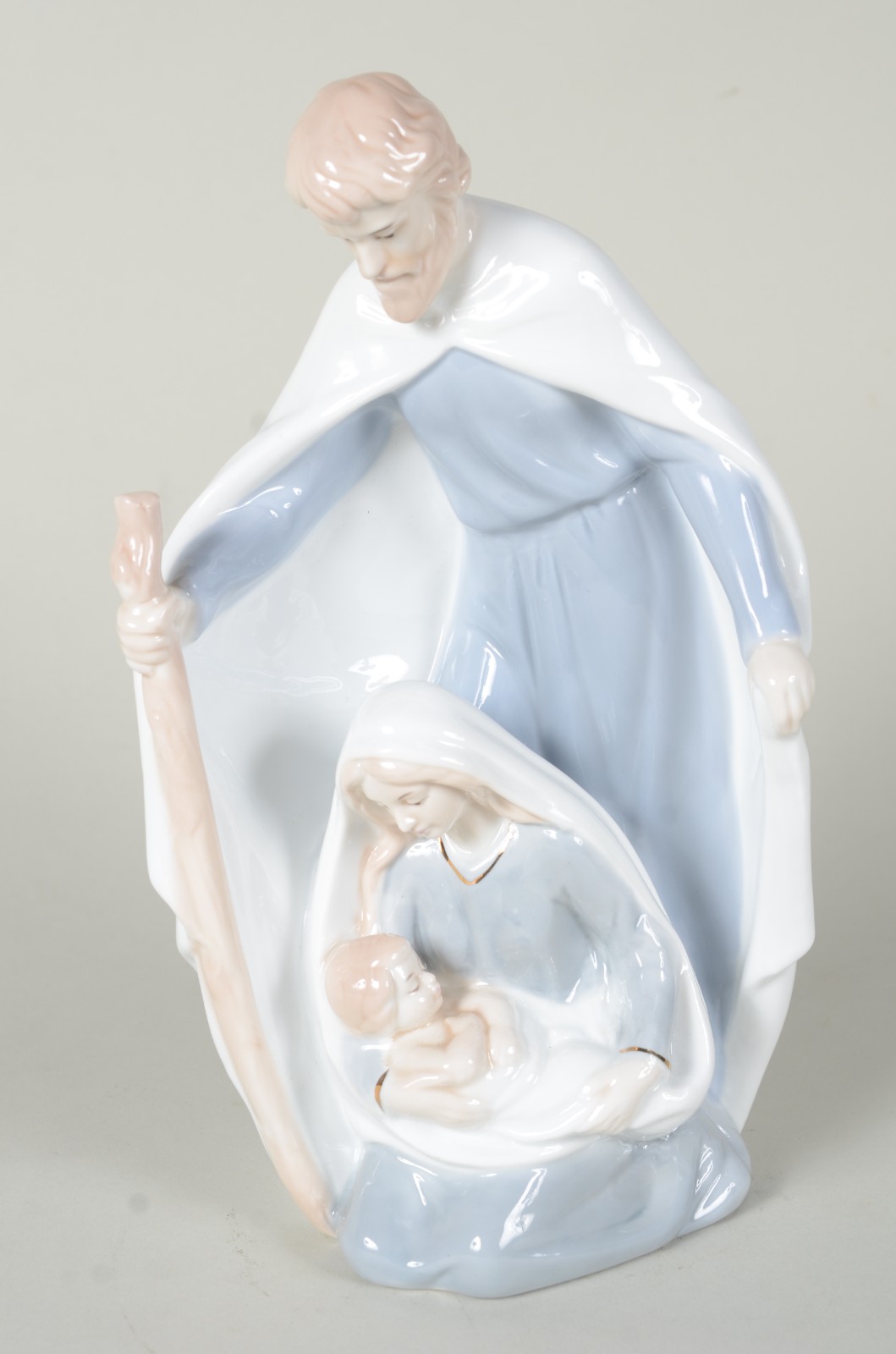Estatueta de porcelana representando Sagrada Família. - foto 1 de 9