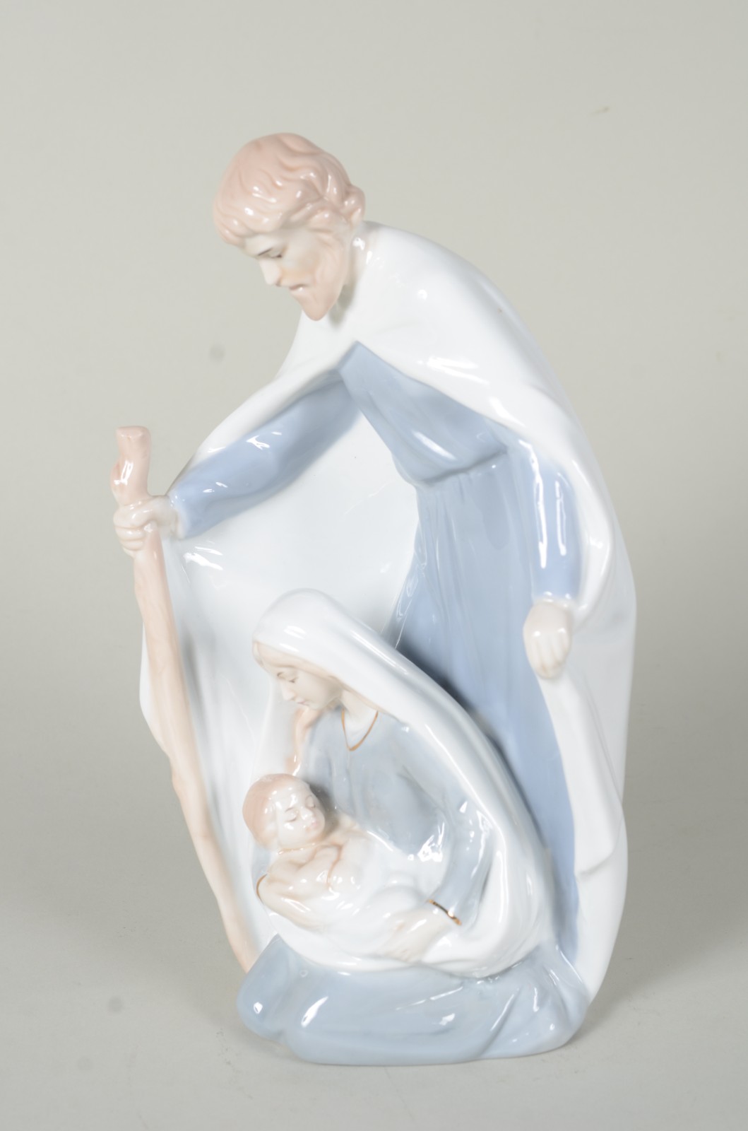 Estatueta de porcelana representando Sagrada Família. - foto 6 de 9