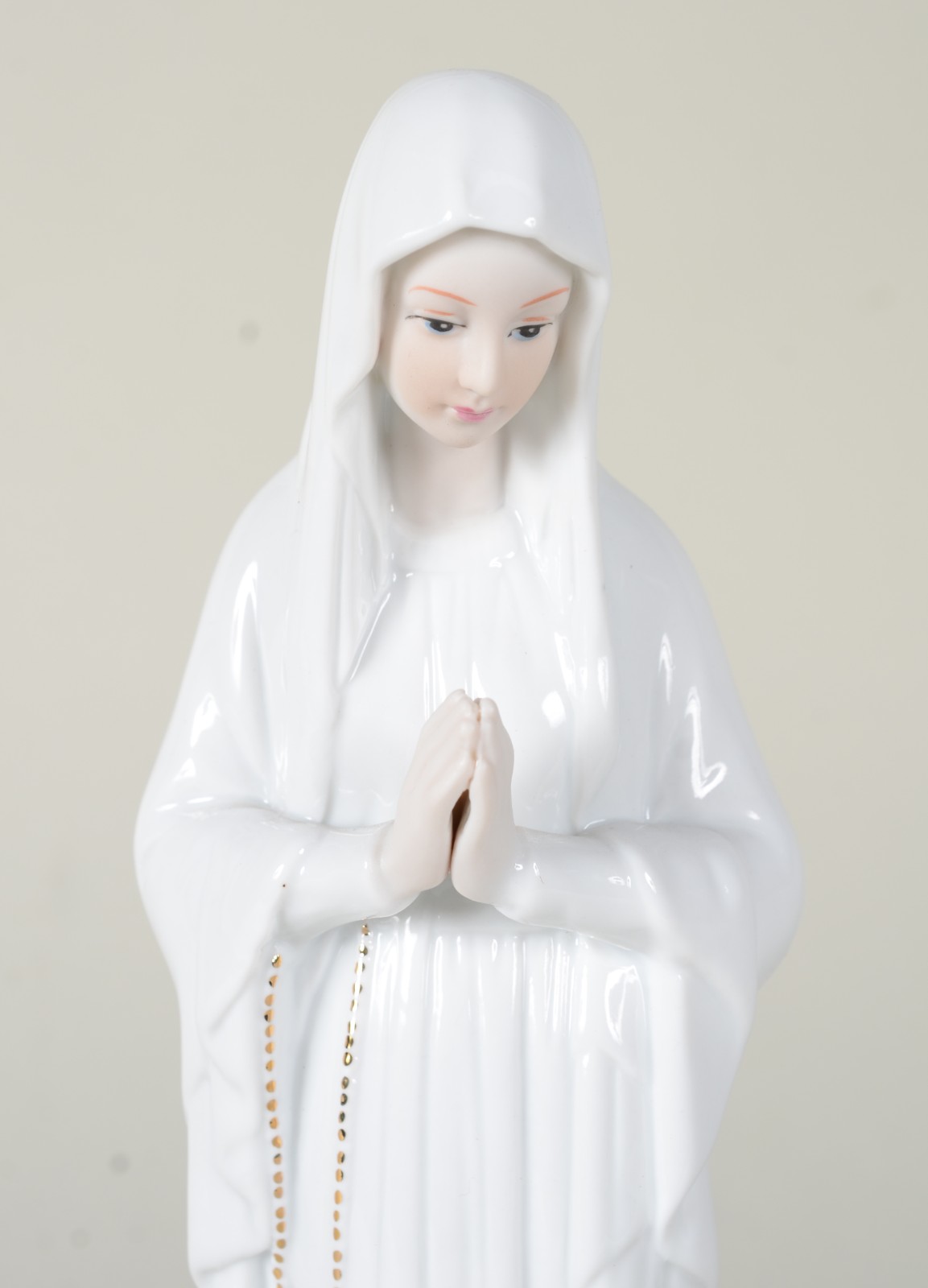 Estatueta de porcelana representando Nossa Senhora com rosário. - foto 4 de 8