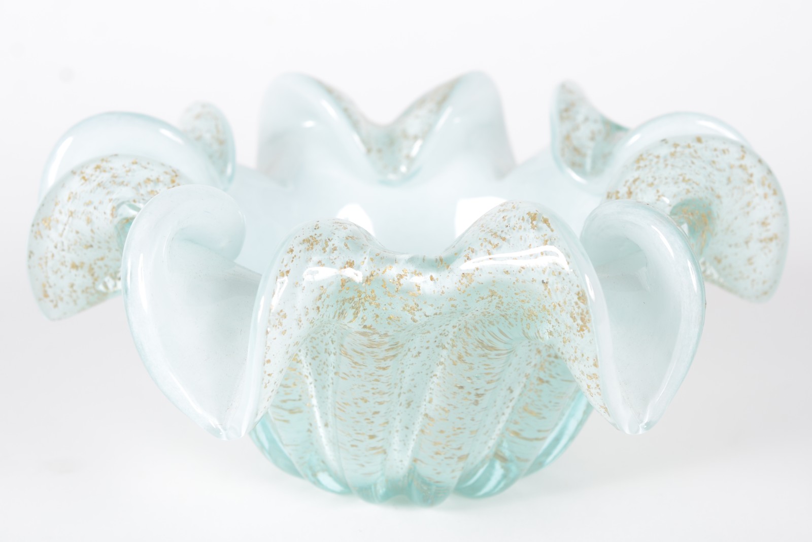 Centro de mesa de vidro decorativo branco com pó de ouro, borda... - foto 3 de 5