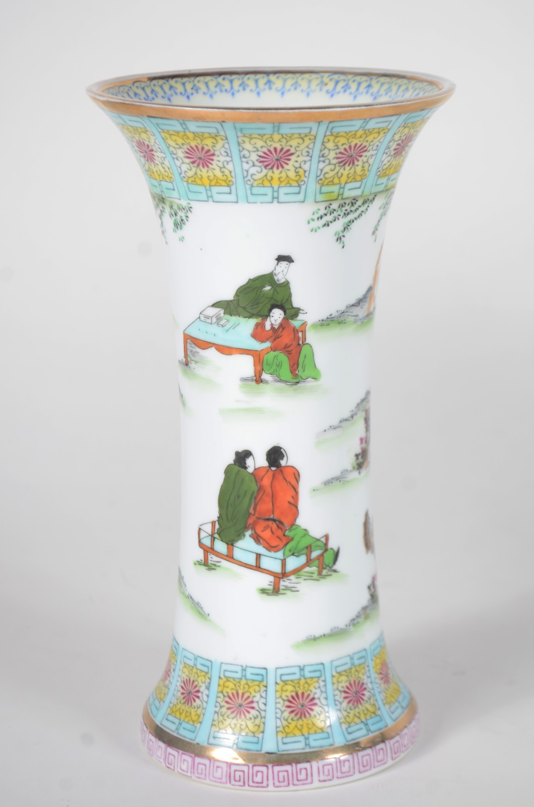 Duas peças, sendo: vaso de porcelana decorada ao gosto oriental e... - foto 3 de 8