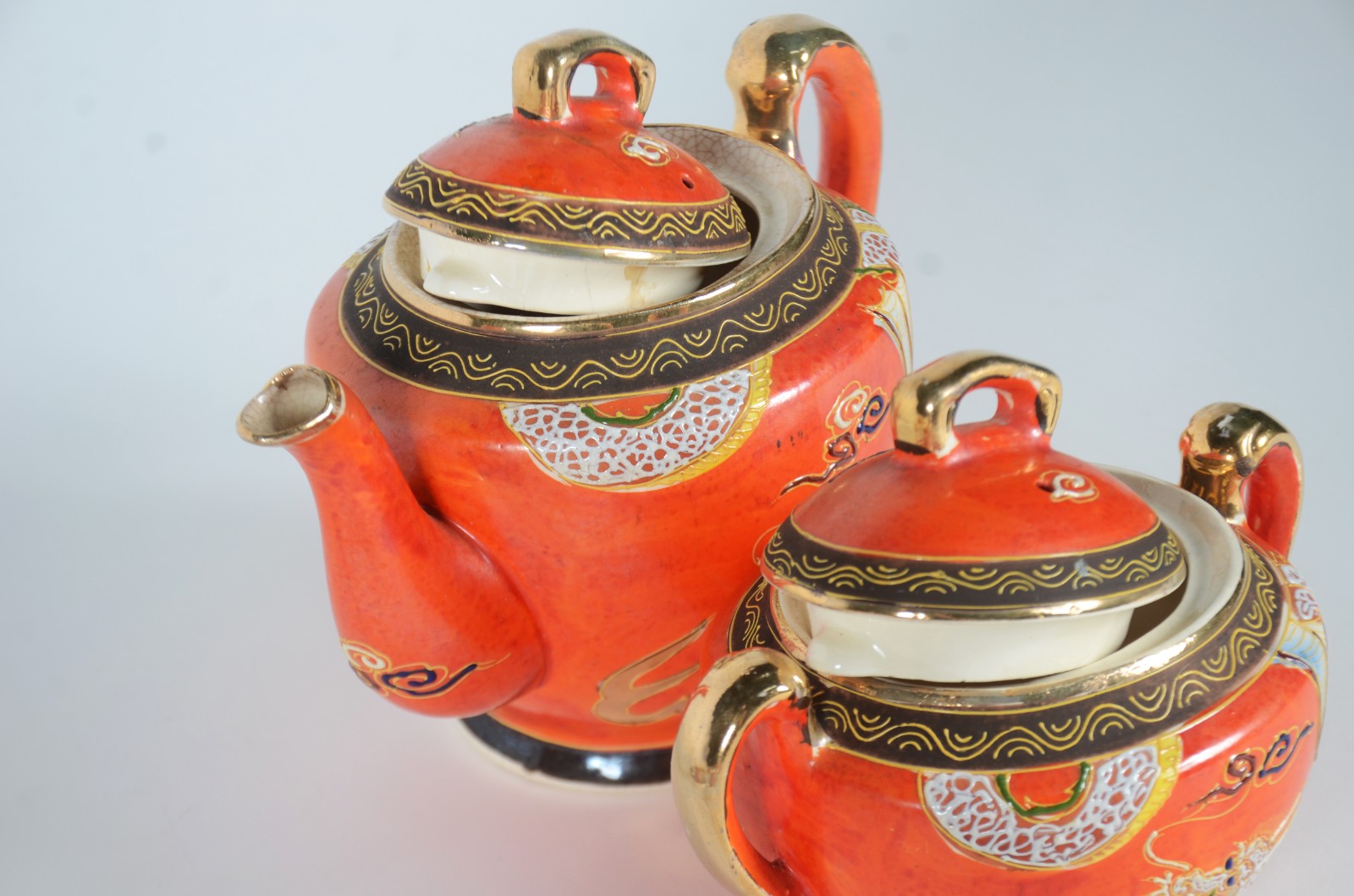 Serviço de chá de porcelana oriental, decorado com dragões sobre... - foto 3 de 11