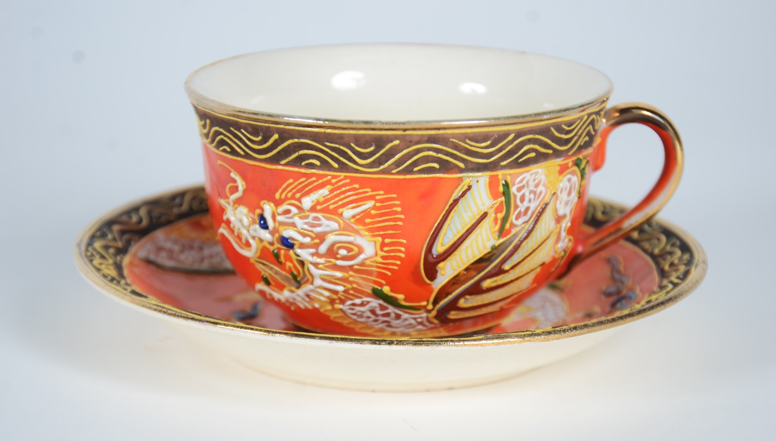 Serviço de chá de porcelana oriental, decorado com dragões sobre... - foto 5 de 11
