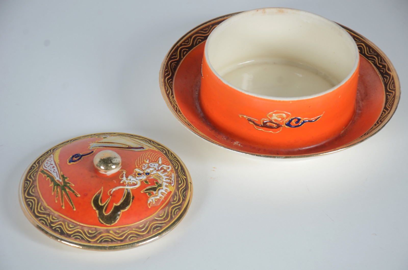 Serviço de chá de porcelana oriental, decorado com dragões sobre... - foto 7 de 11