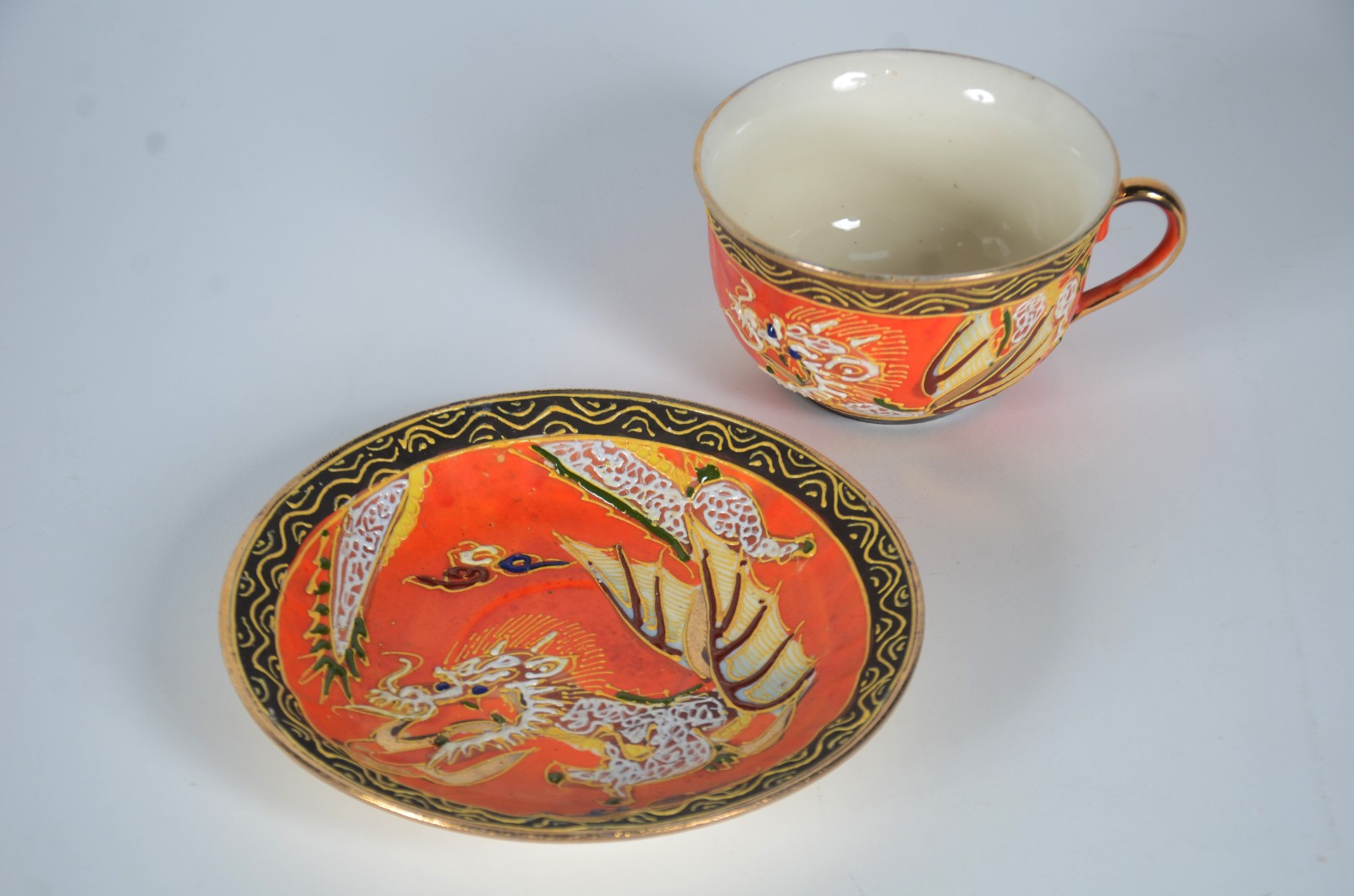 Serviço de chá de porcelana oriental, decorado com dragões sobre... - foto 8 de 11
