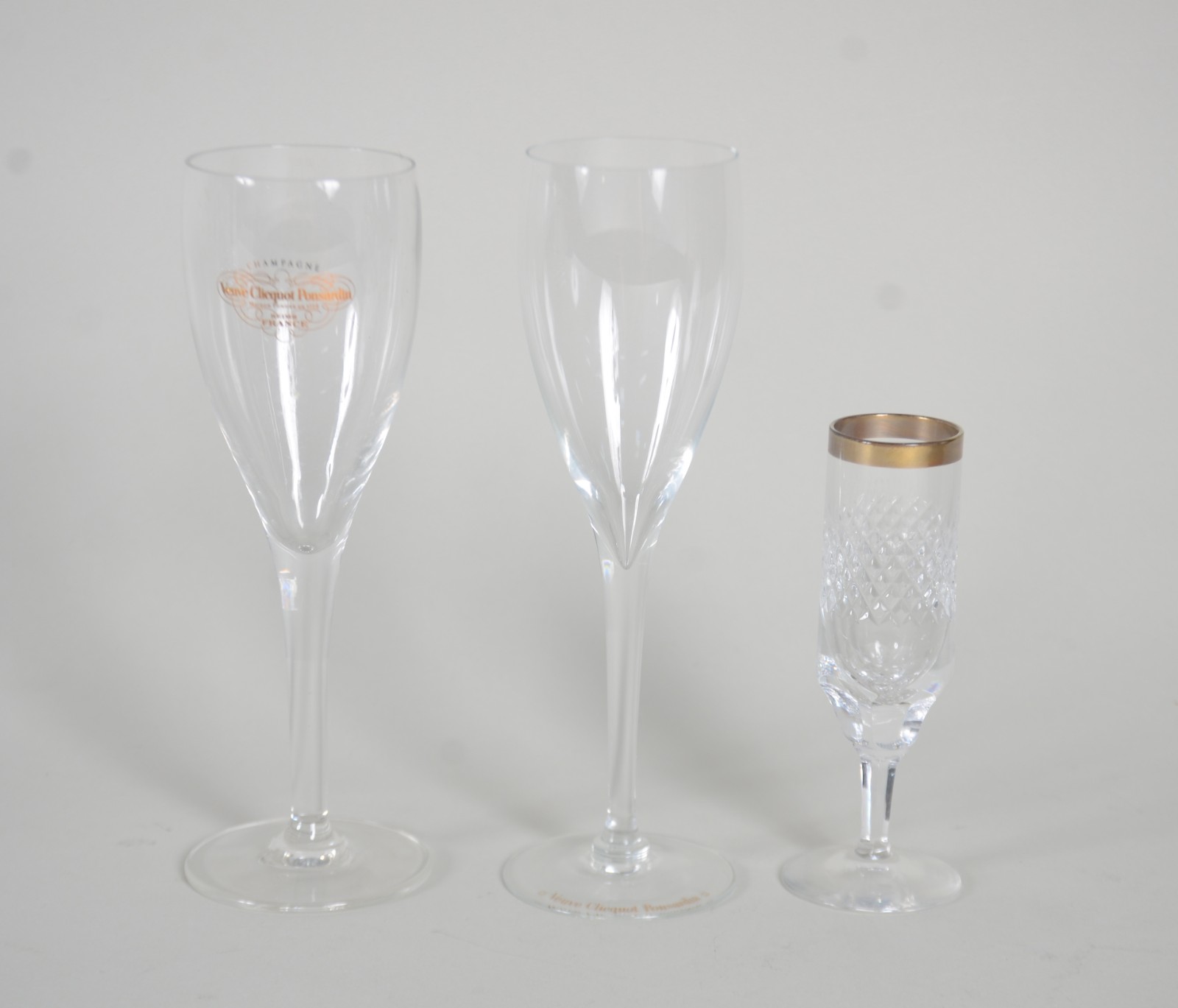 Quinze flutes para champagne da Veuve Clicquot Ponsardin e 5 copos de... - foto 3 de 8