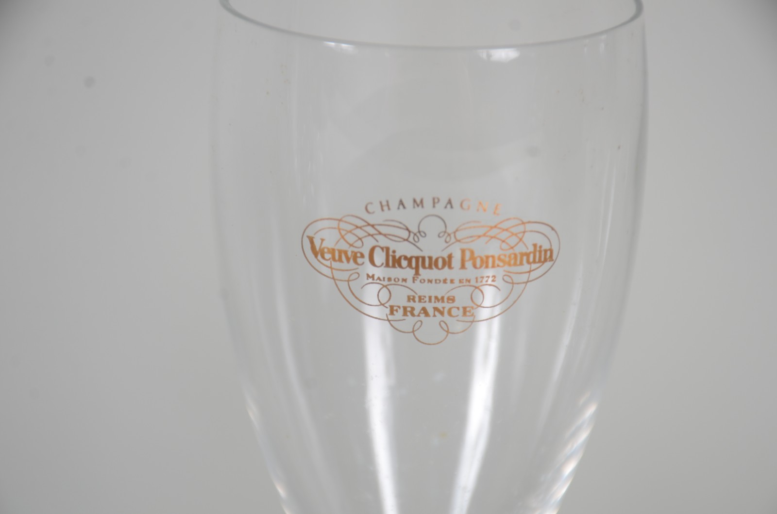 Quinze flutes para champagne da Veuve Clicquot Ponsardin e 5 copos de... - foto 4 de 8