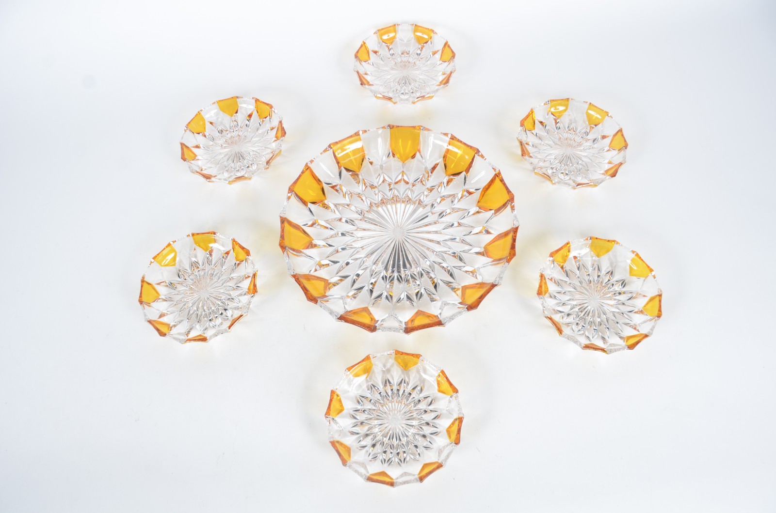 Conjunto para sobremesa de cristal doublé âmbar lapidado, composto de... - foto 2 de 8
