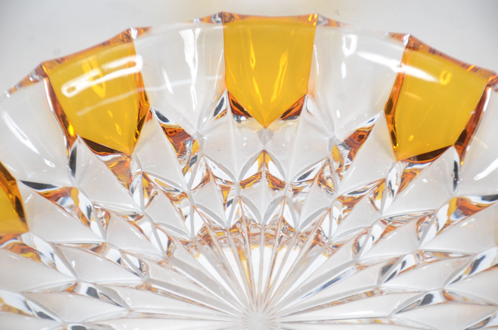 Conjunto para sobremesa de cristal doublé âmbar lapidado, composto de... - foto 4 de 8