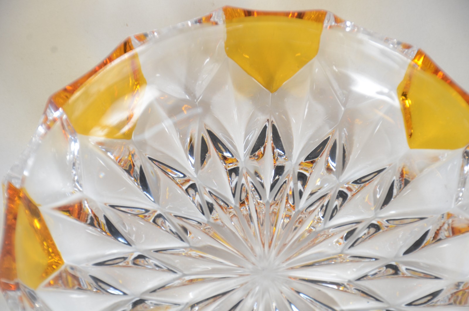 Conjunto para sobremesa de cristal doublé âmbar lapidado, composto de... - foto 5 de 8