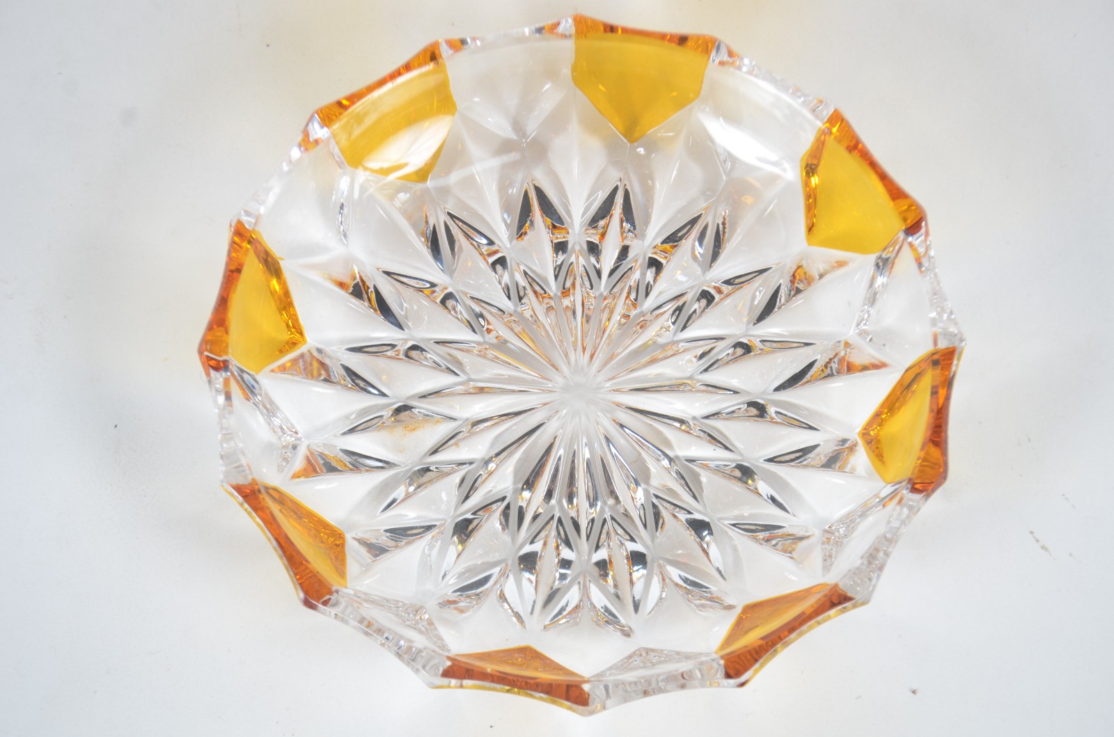 Conjunto para sobremesa de cristal doublé âmbar lapidado, composto de... - foto 6 de 8