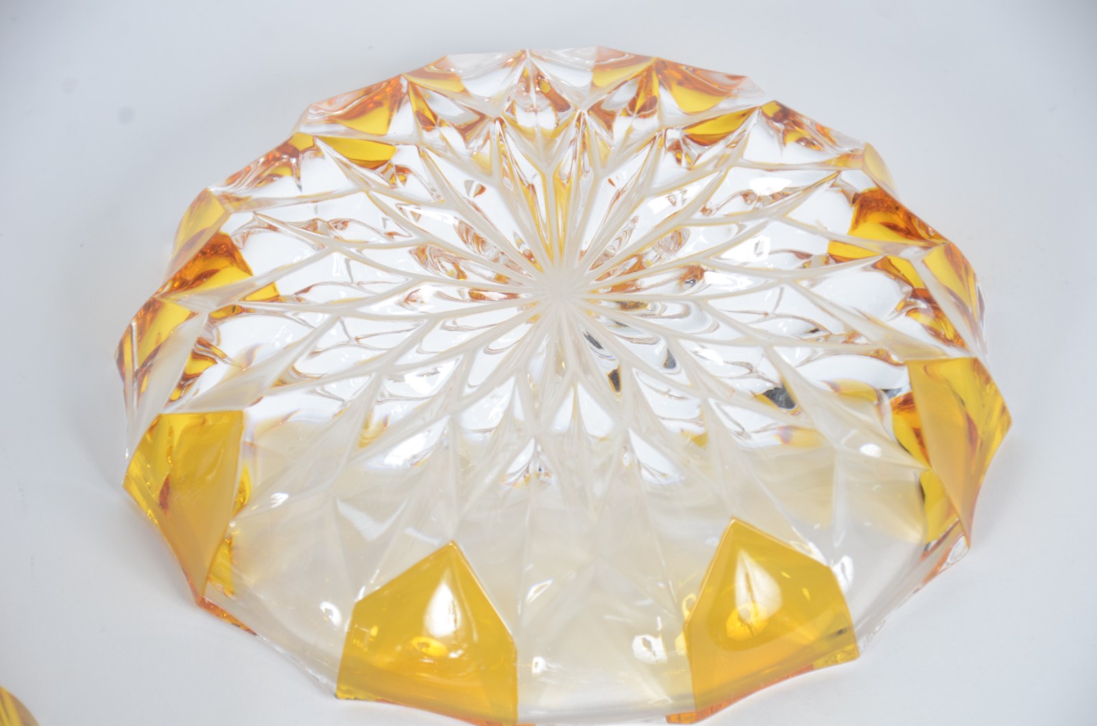 Conjunto para sobremesa de cristal doublé âmbar lapidado, composto de... - foto 8 de 8