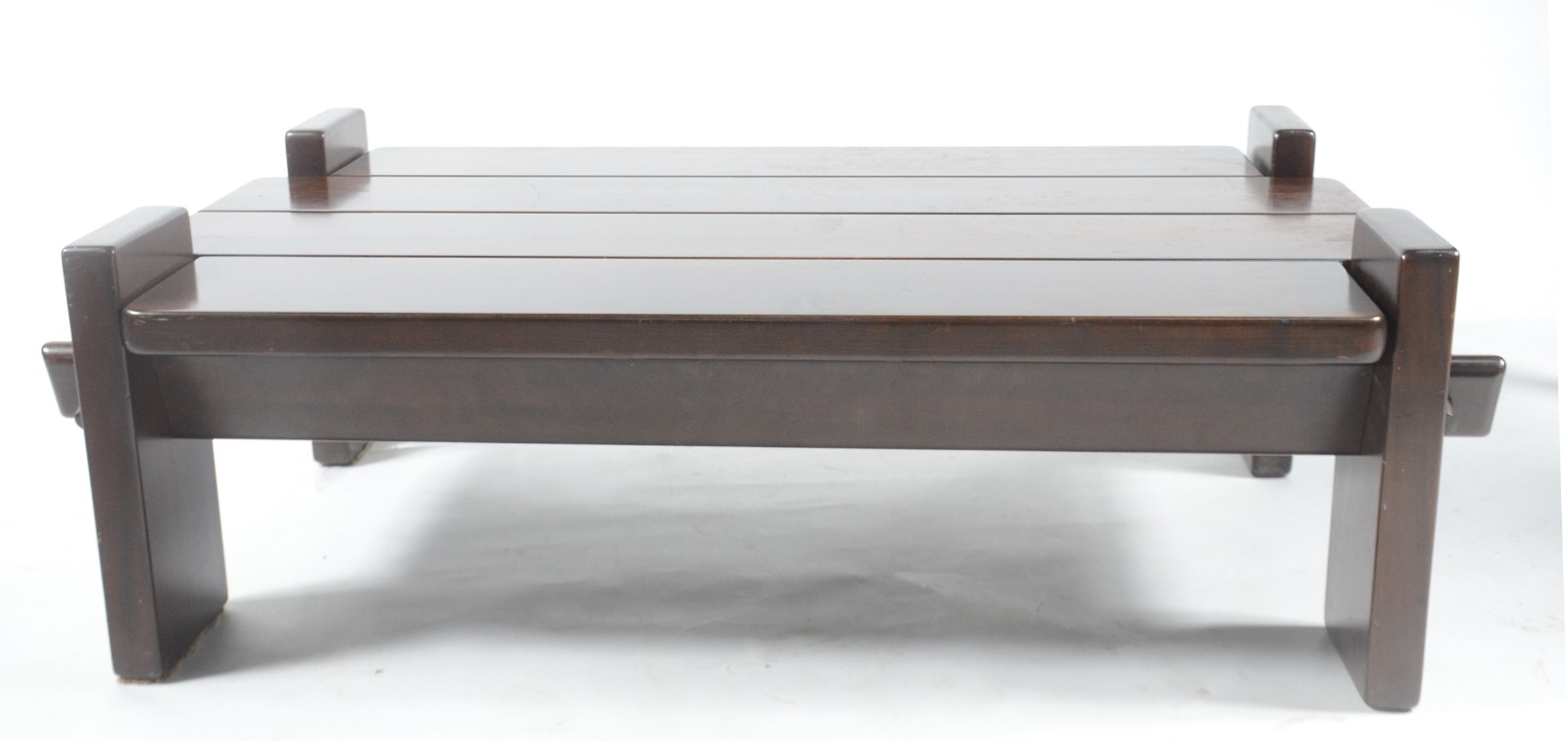 Mesa de centro de madeira nobre em ripas, design moderno. - foto 2 de 7