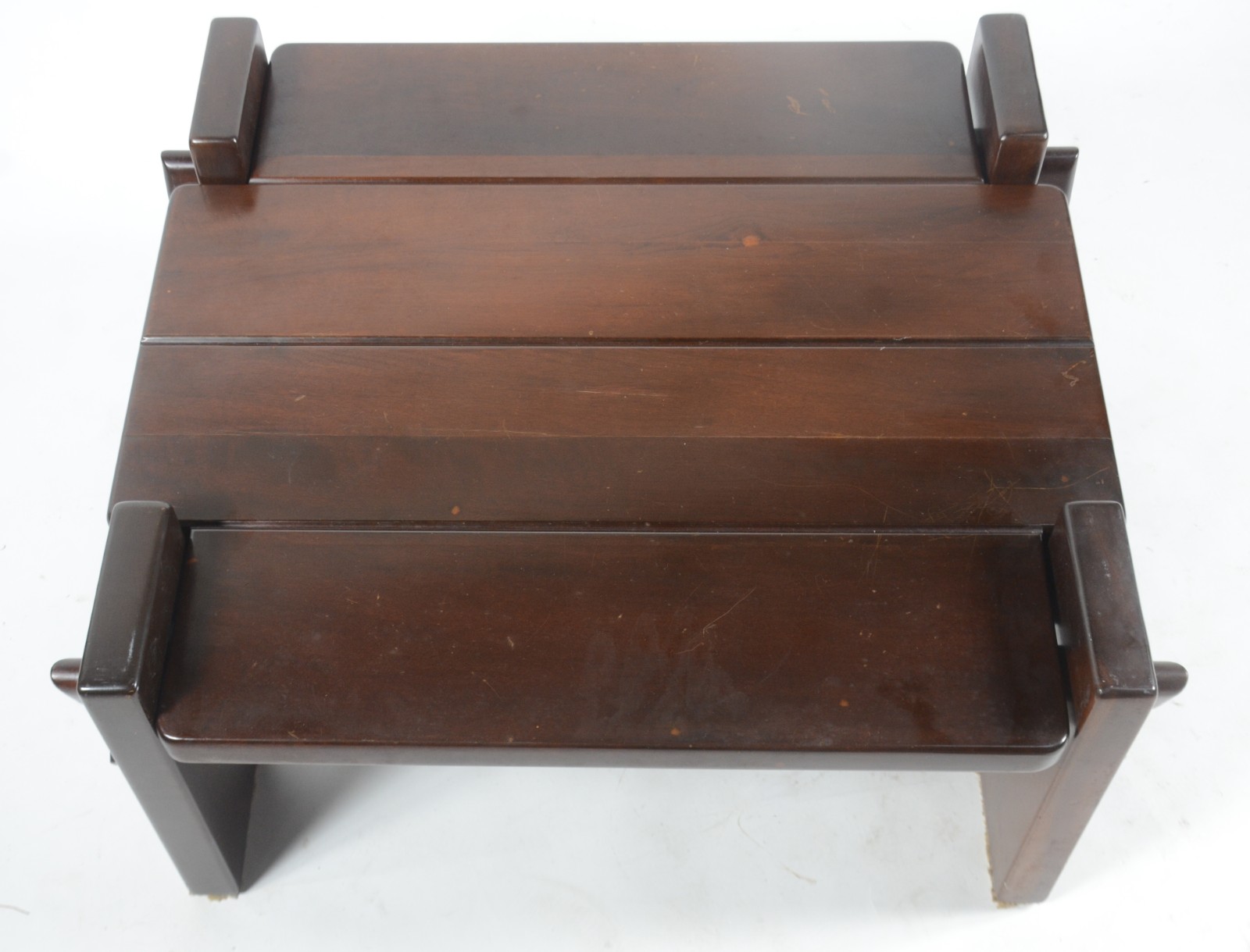 Mesa de centro de madeira nobre em ripas, design moderno. - foto 2 de 8