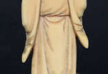 Estatueta de marfim representando sacerdote - Estatueta de marfim representando sacerdote
