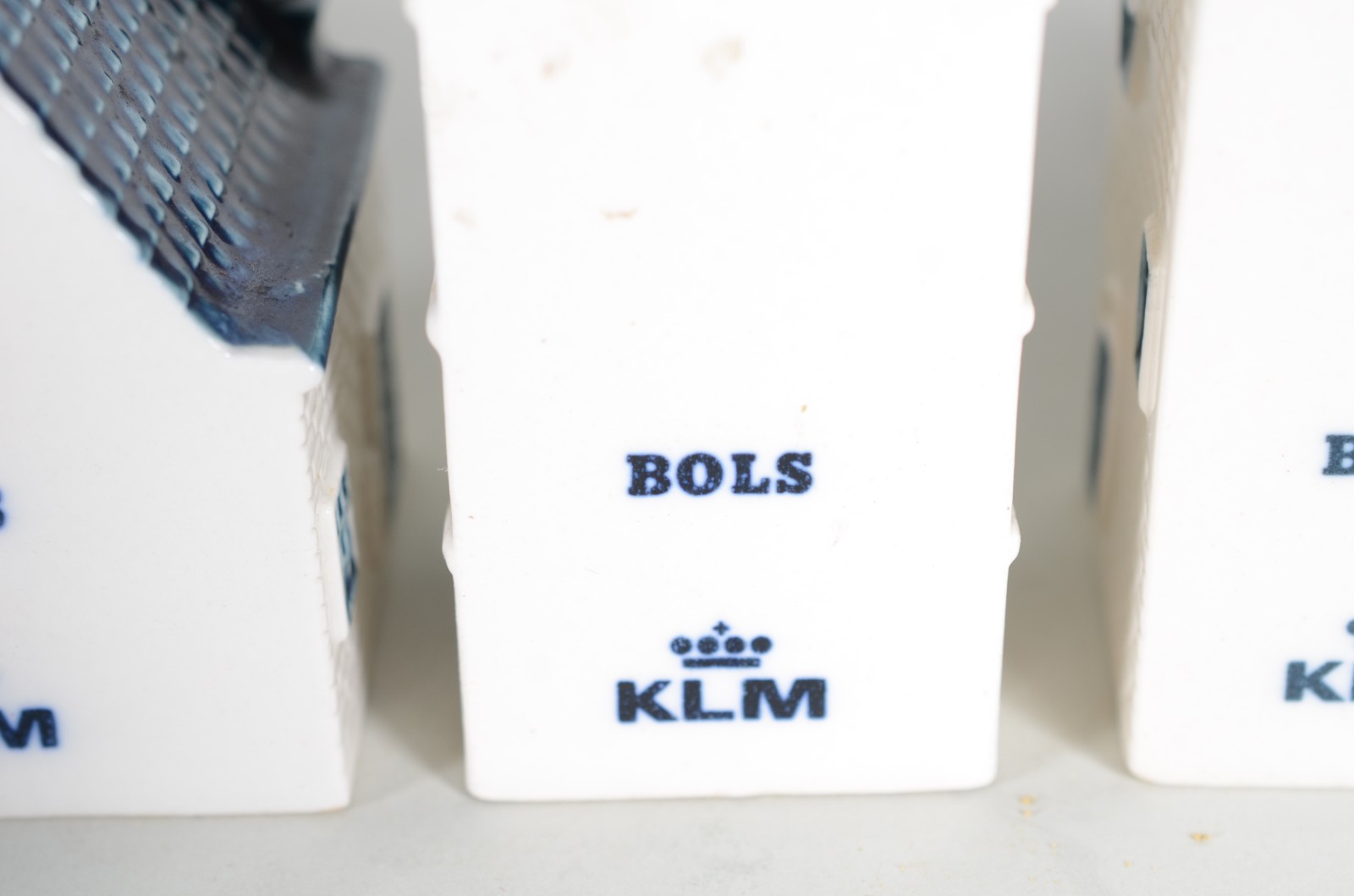 Coleção com 27 garrafas de cerâmica holandesa da KLM na forma de... - foto 5 de 7