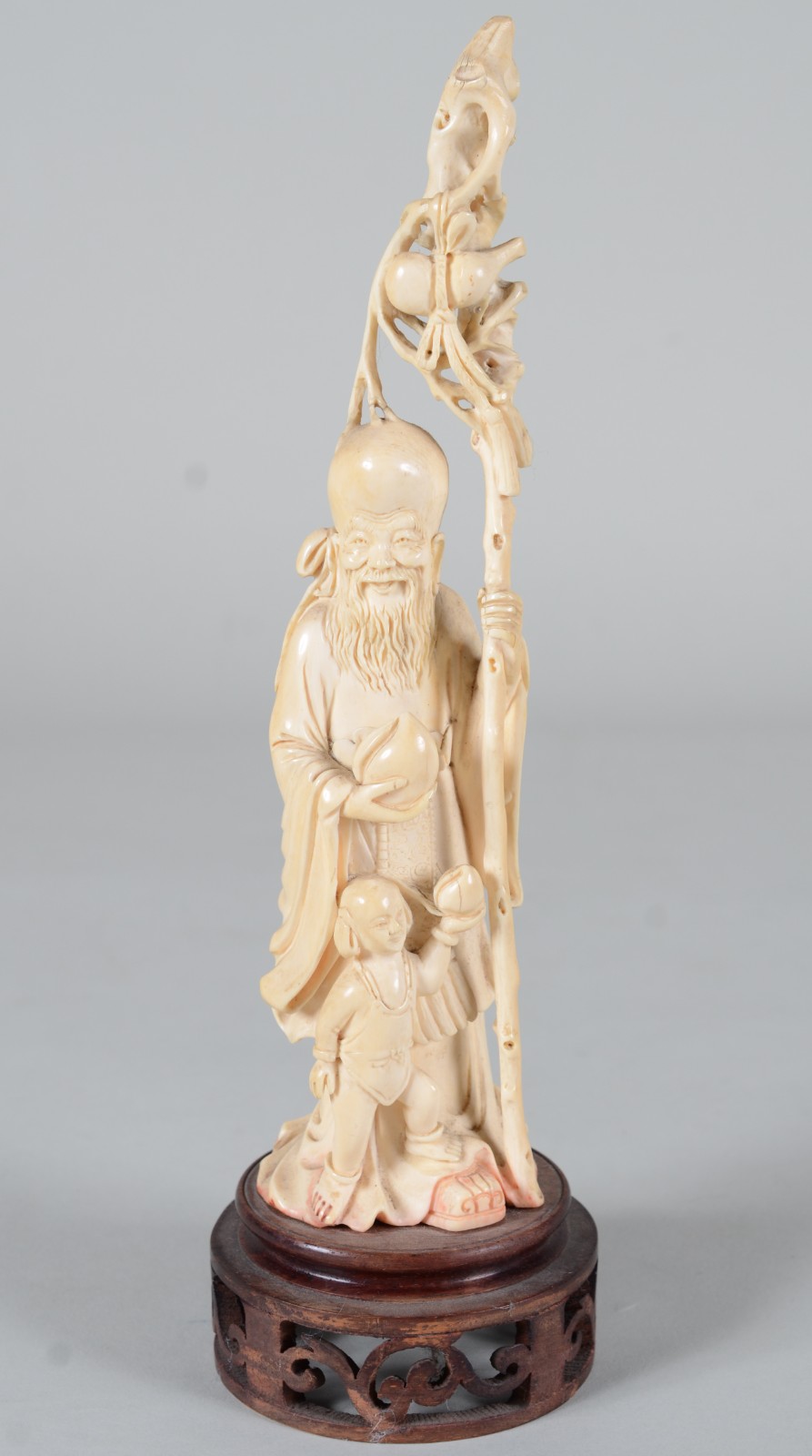 Escultura de marfim representando Shou Xing, o deus da Longevidade... - foto 1 de 9