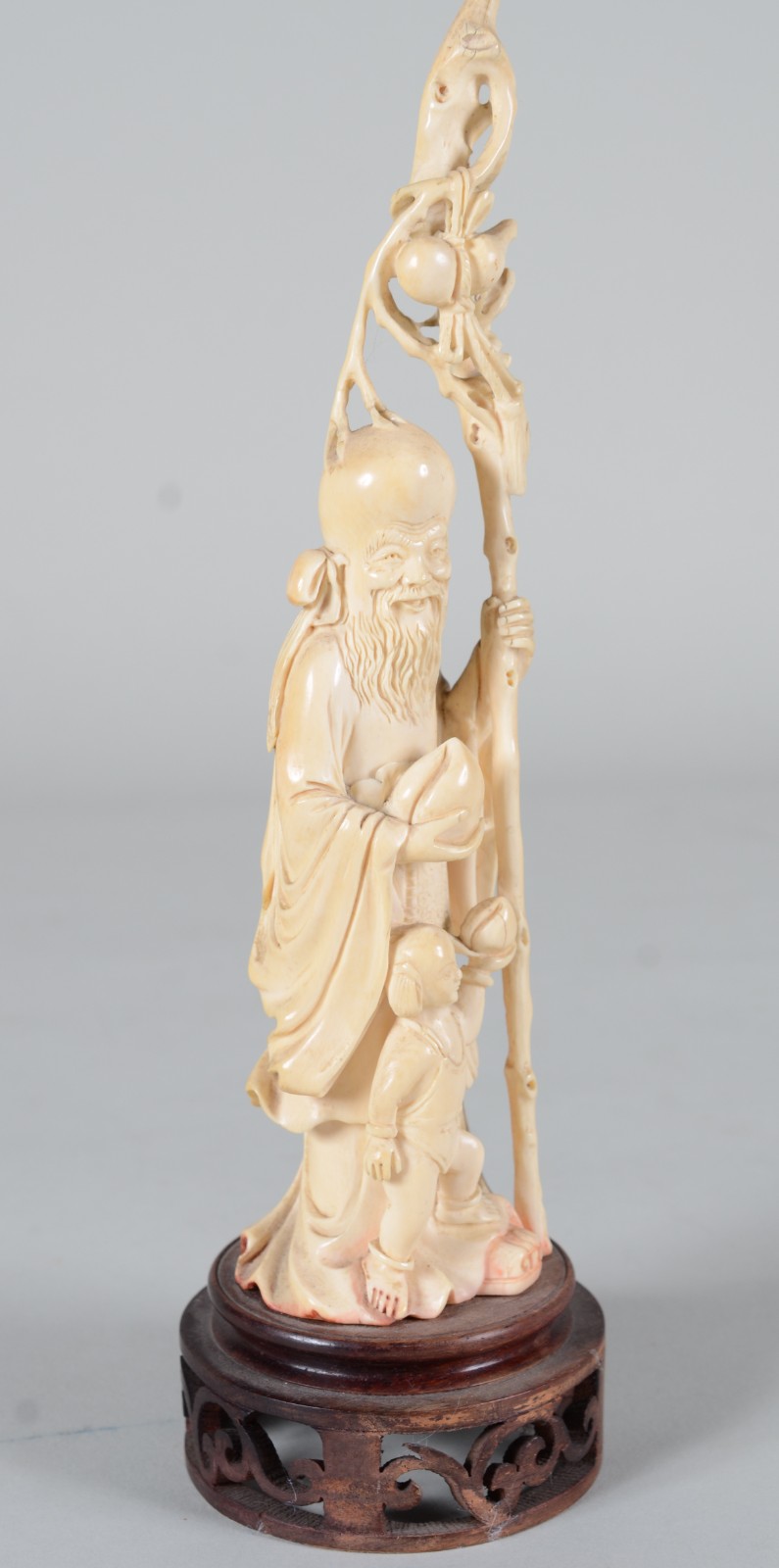 Escultura de marfim representando Shou Xing, o deus da Longevidade... - foto 2 de 9