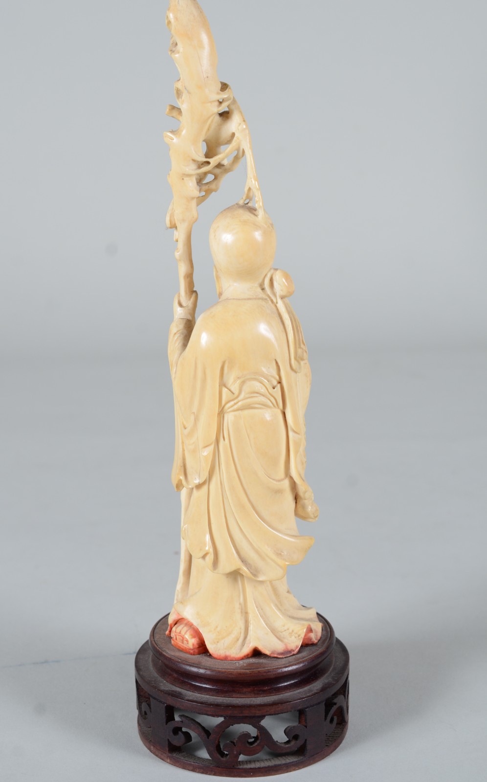 Escultura de marfim representando Shou Xing, o deus da Longevidade... - foto 5 de 9