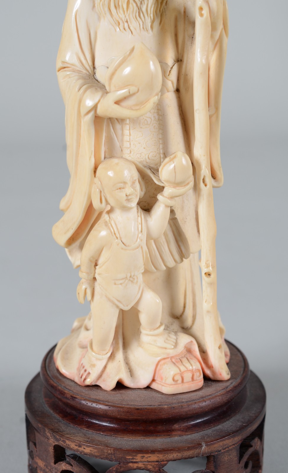 Escultura de marfim representando Shou Xing, o deus da Longevidade... - foto 6 de 9