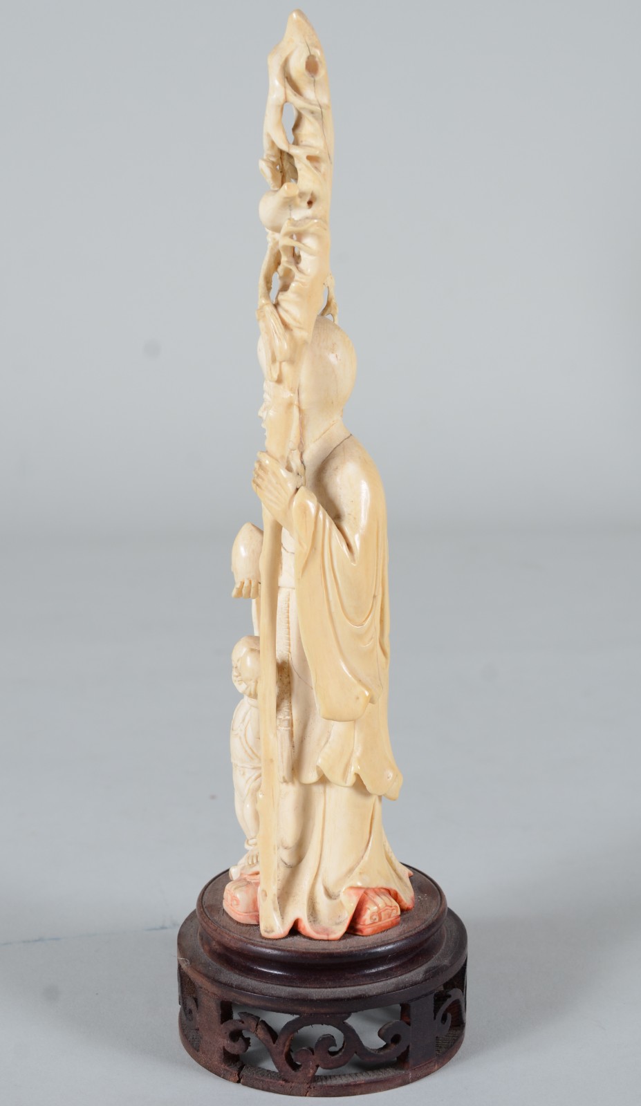 Escultura de marfim representando Shou Xing, o deus da Longevidade... - foto 8 de 9