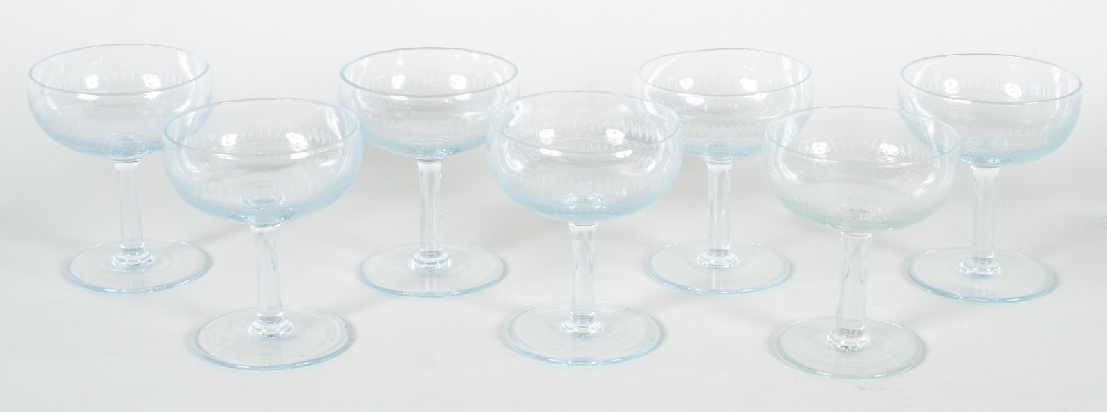 Diversas peças de vidro/cristal, sendo: 7 taças lavradas para... - foto 7 de 8