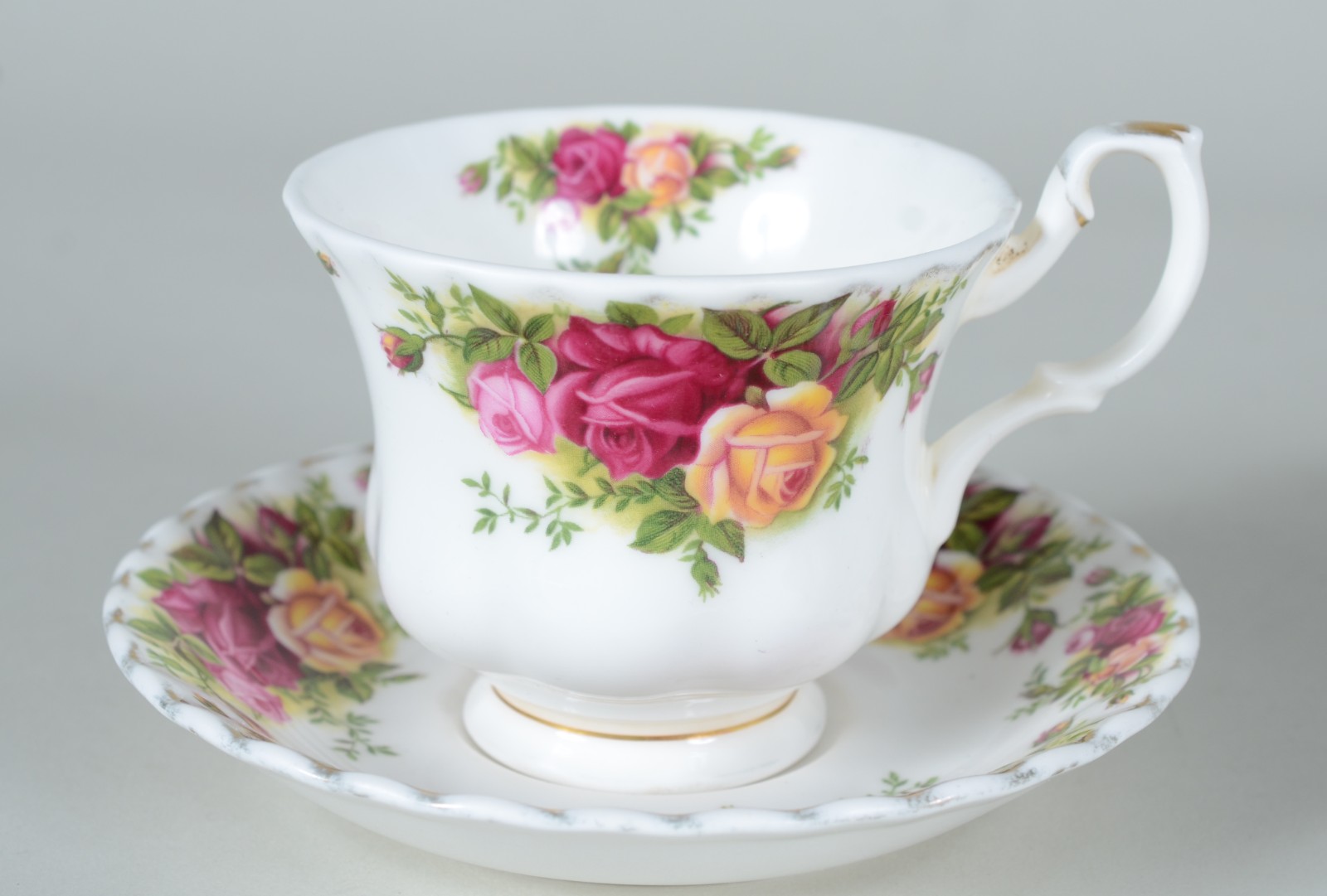 Quatro xícaras para chá com pires de porcelana inglesa Royal Albert... - foto 3 de 6